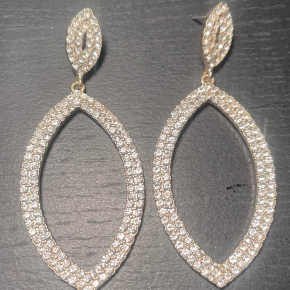 I have five pair of different style earrings for sale. Priced individually - Picture 3 of 3